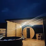 別荘 Sworna Laka Z Zewnetrznym Spa- Sauna, Jacuzzi, Balia